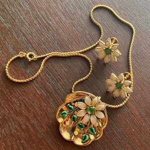 Vtg P & F JEWELRY SET 3 pc PENDANT & EARRINGS DAISY FLOWER